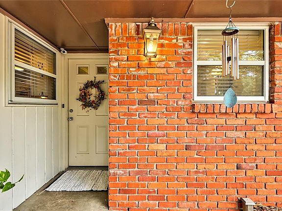 3rd image of 2808 N Redmond Ave