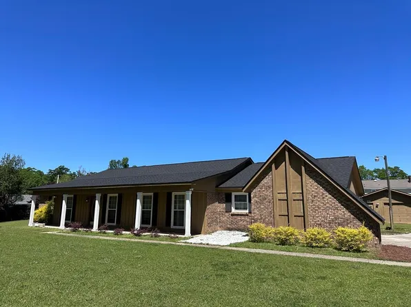 110 Needle Pine Dr, Dothan, AL 36301