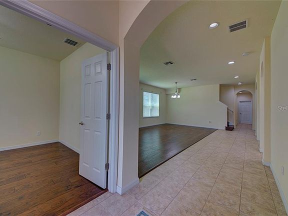 4th image of 495 Heathercreek Ct