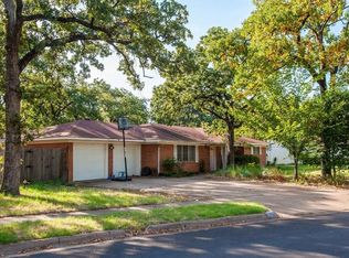1713 Robin Rd, Pantego, TX 76013
