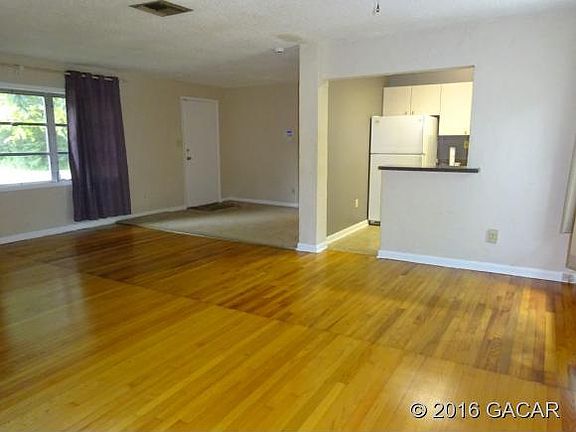 4th image of 914 NE 14th Ave