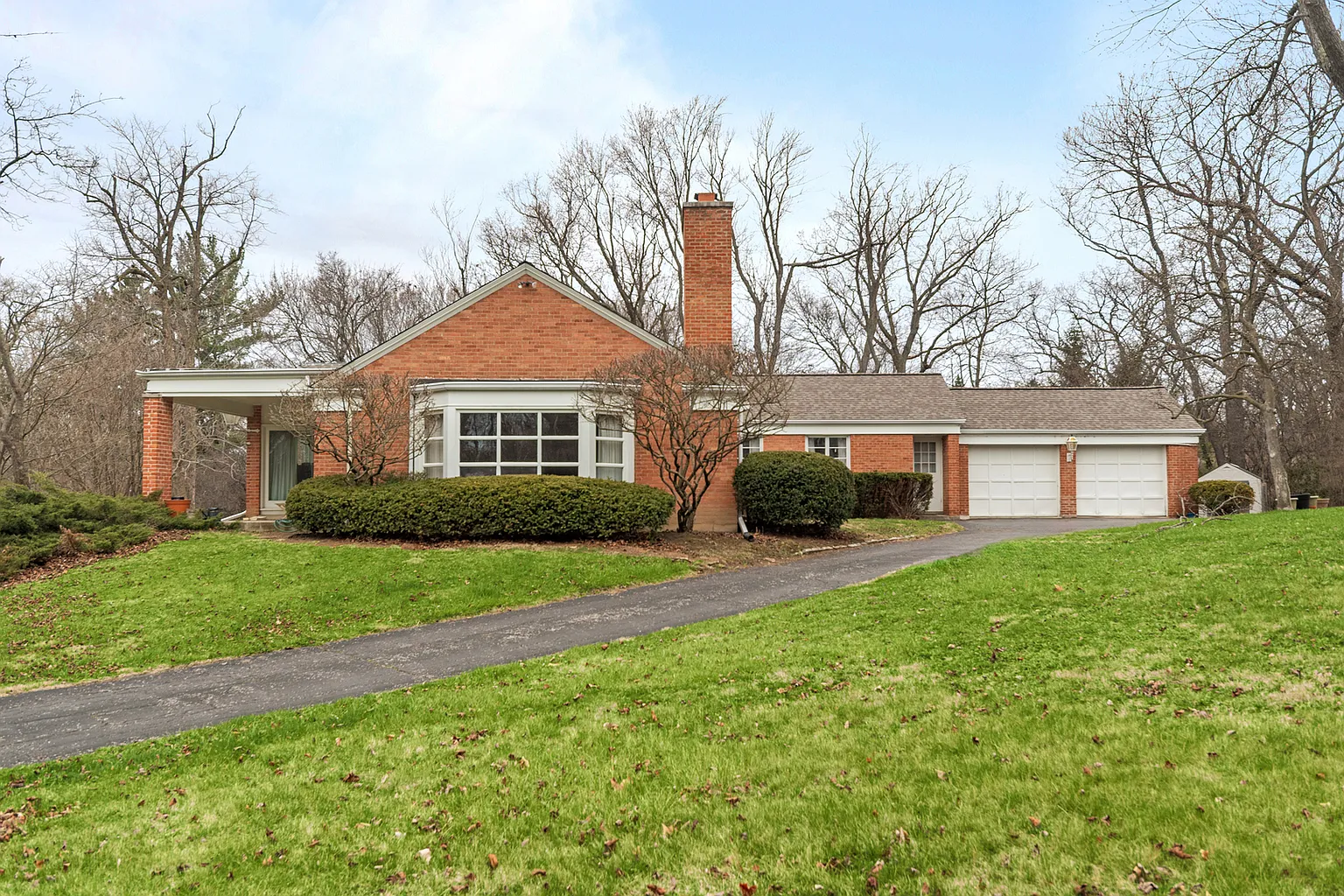 262 E Foster Pl photo 1