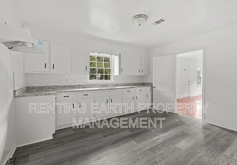 2537 3rd St NE — Photo 10