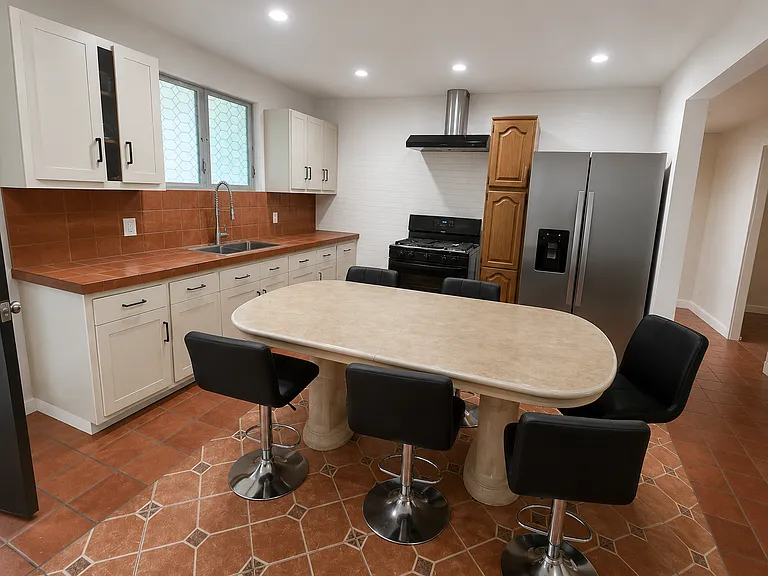 127 Highland Ave — Photo 3