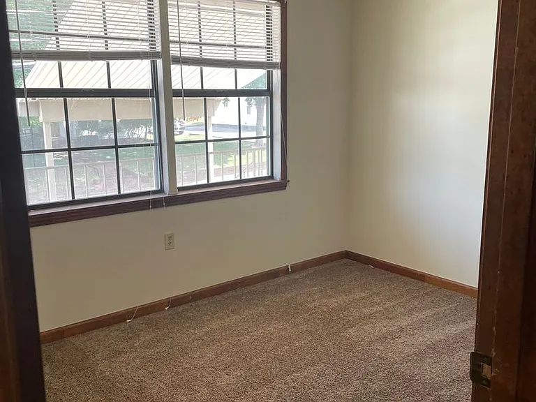 200 Maple Ave — Photo 18