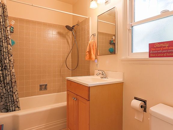 2nd image of 7433 Oak Park Ave
