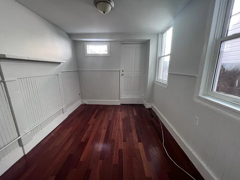 2104 Bank St — Photo 23