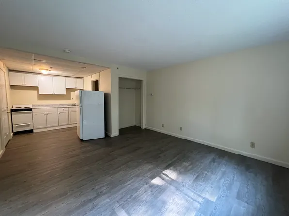 12 Cross Dr Building C, Orono, ME 04473