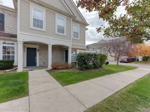 6200 Addington Dr, Walled Lake, MI 48390