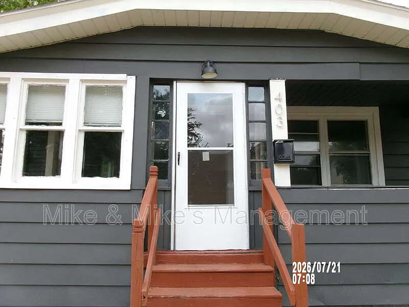 3 bed, 2.0 bath, 1078 sqft, $1,895 — Photo 2