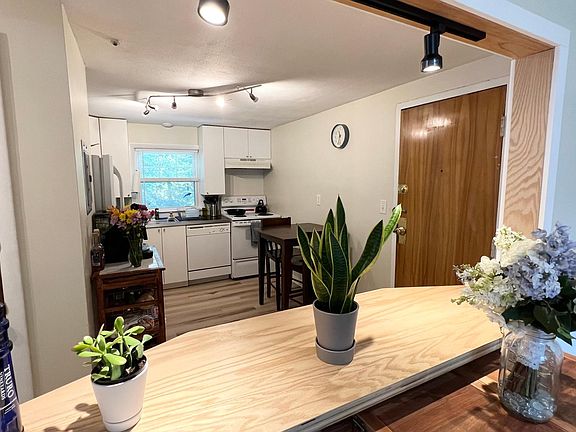 3rd image of 33 Mullin Ave APT 3