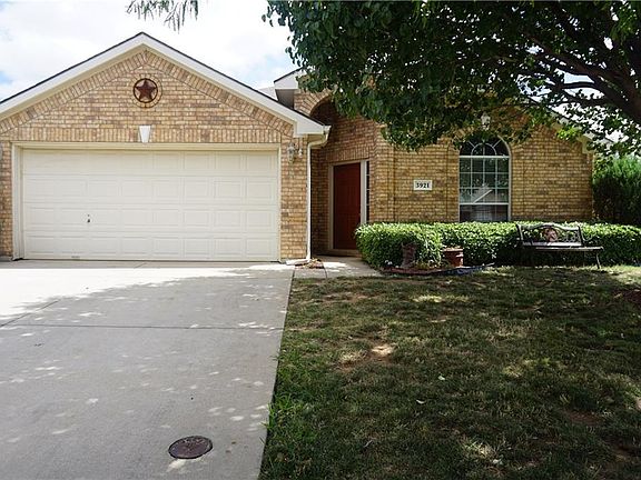 2nd image of 3921 Summerhill Ln
