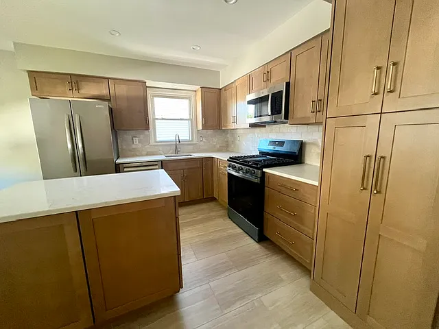 149 8th Ave #2 — Photo 3
