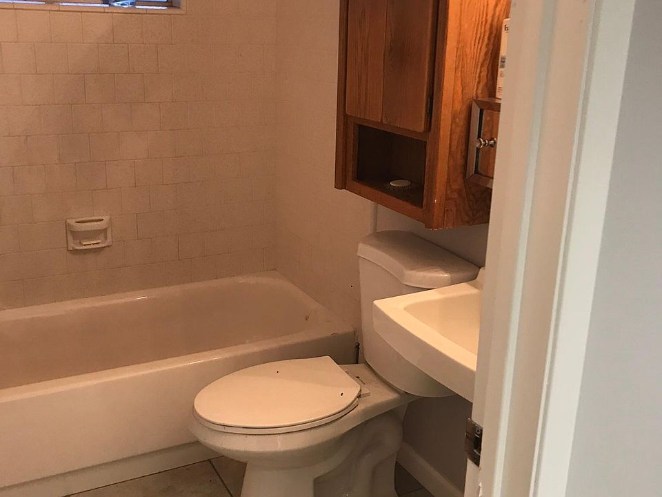 1st image of 2707 Buckingham Dr