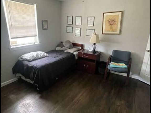 4th image of 1351 Adelaide Dr #4