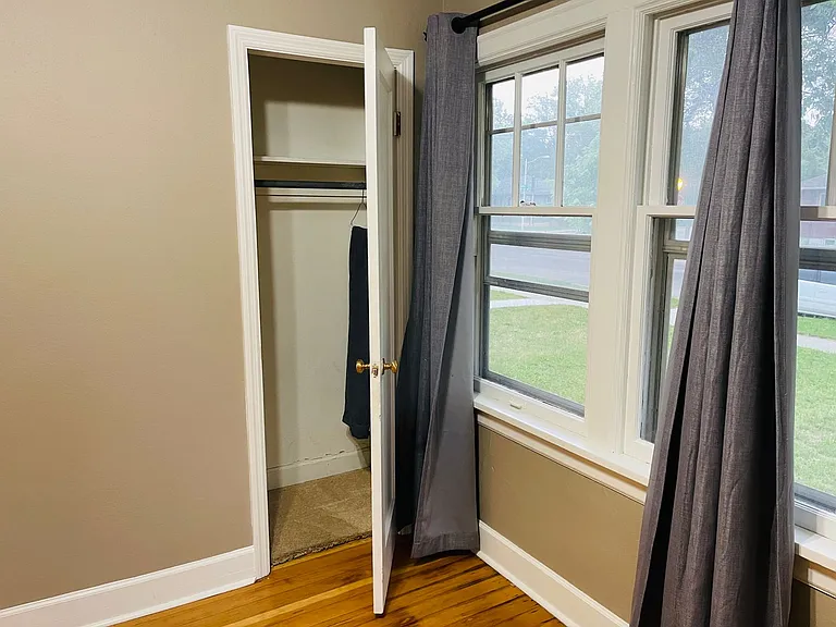 440 Lewis Ave — Photo 8