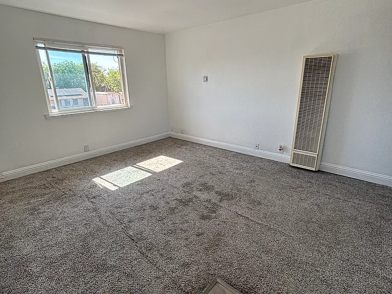 221 E Edison St #2 — Photo 4