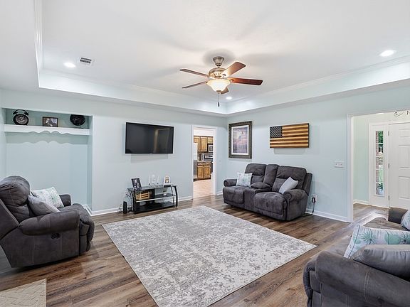 3rd image of 374 Lee Road 370