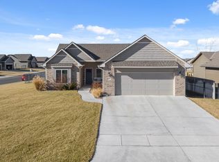 1101 N Lake Edge Dr, Goddard, KS 67052