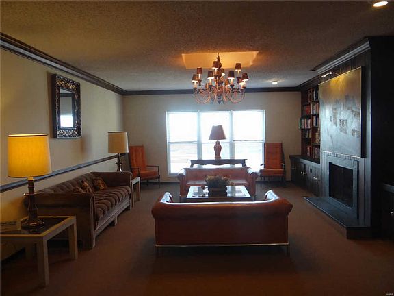 2nd image of 1279 Guelbreth Ln APT 211