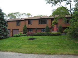 40 Lazywood Ln, Tiverton, RI 02878