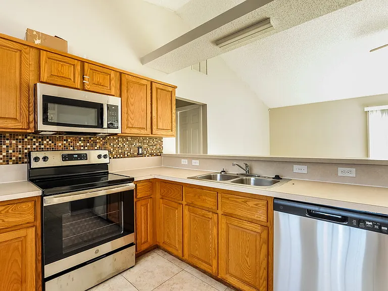 1371 Summerbrook Dr — Photo 9