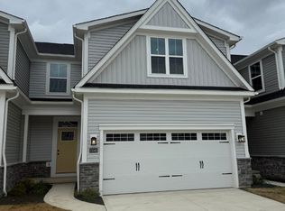 31040 Blooming Ln, Olmsted Falls, OH 44138