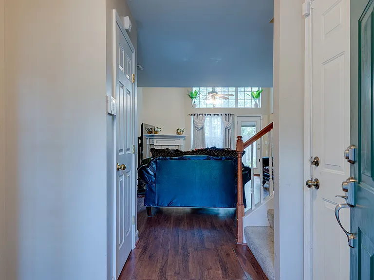 625 Heath Pl — Photo 3
