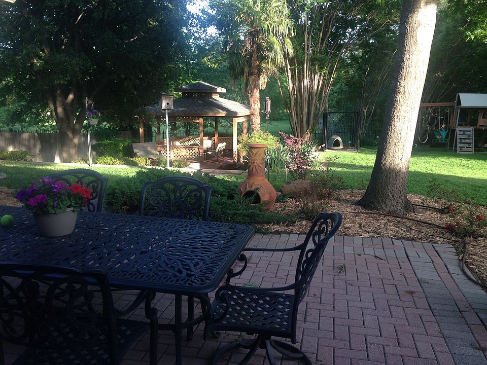 2nd image of 3027 Creekview Dr