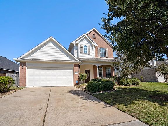 Dual driveway and 2 car garage with opener. Ideally located in the premier master planned community of Gleannloch Farms.