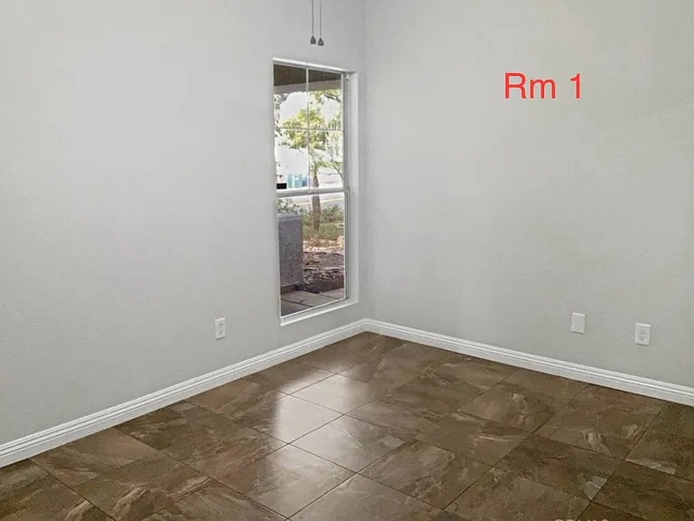 21525 Del Amo St — Photo 6