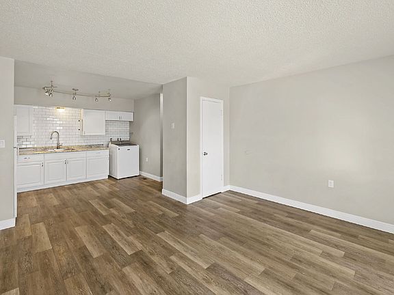 3rd image of 402 Sunny Ln