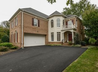 3849 Farrcroft Dr, Fairfax, VA 22030