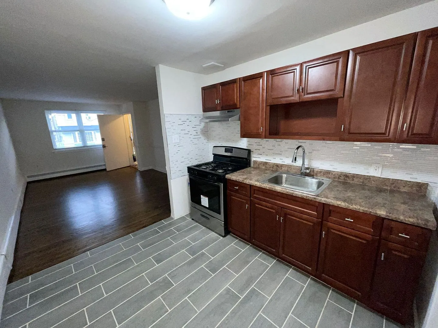 1 Bed 1 Bath 1st Floor Apartment With Finished Basement — Photo 4