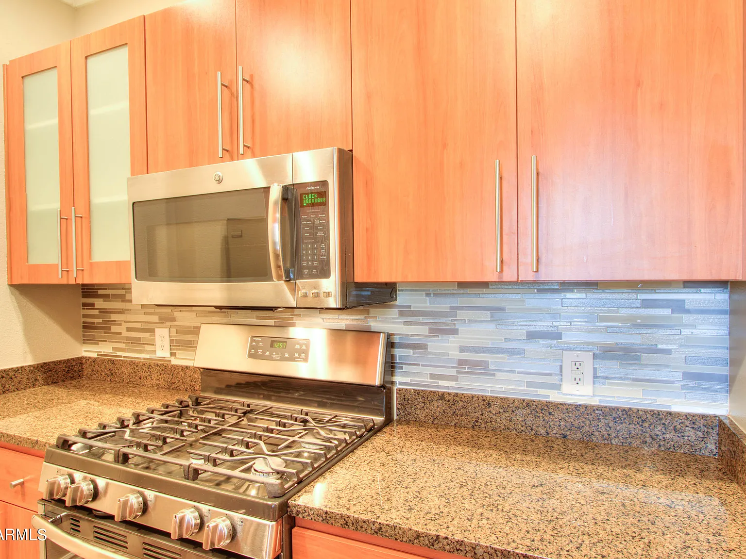 2 bed, 2.0 bath, 843 sqft, $1,650 — Photo 2