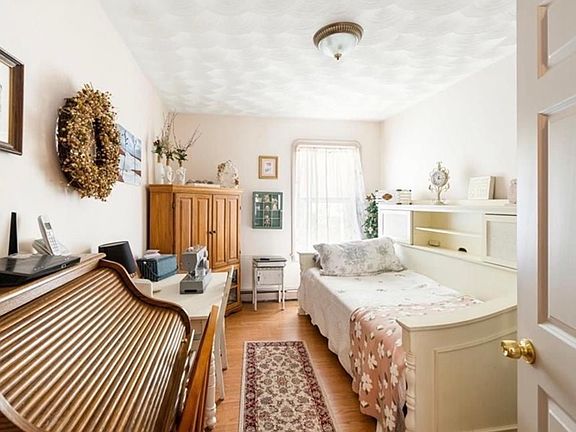 4th image of 54 John St #1