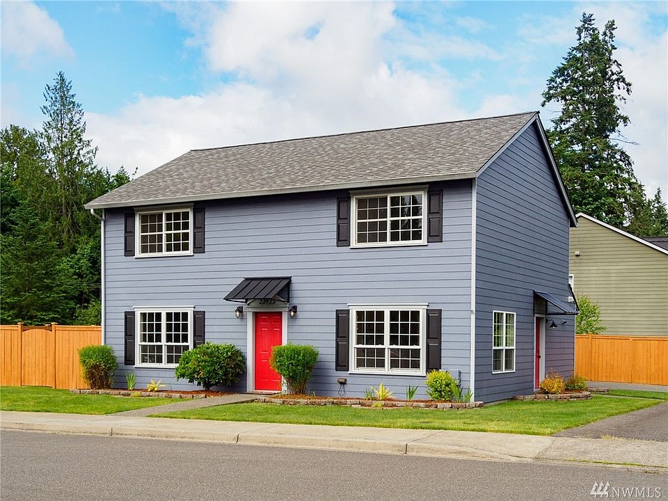 Welcome Home to North Maple Valley! Lovingly remodeled Cape Cod style home with fresh attitude!