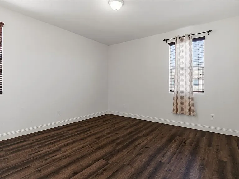 520 E Albertina Ave — Photo 27
