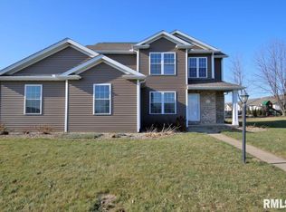 500 Grandyle Dr, Washington, IL 61571