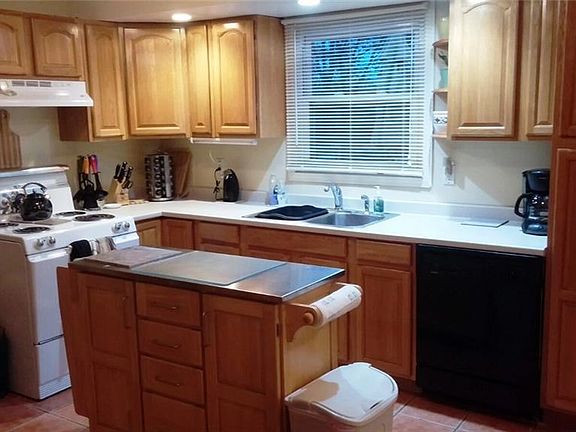 5th image of 138 Kendall Dr W