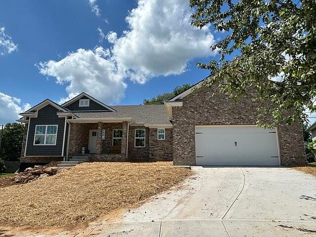 1st image of 590 Adena Trce