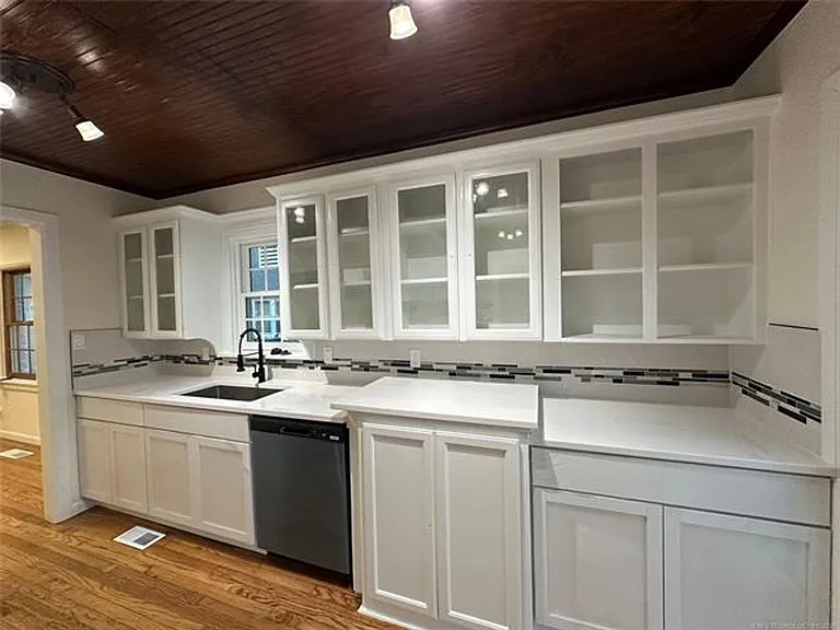 1235 S Gary Pl — Photo 3