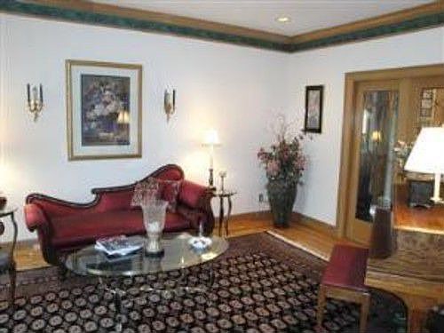 4th image of 10073 Pond Woods Ln