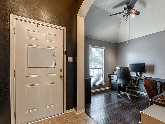 4th image of 2823 Long Grove Ln