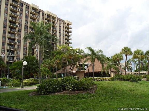 3rd image of 1470 NE 123rd St APT 1012