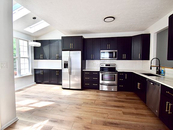 Renovated Eat-in kitchen