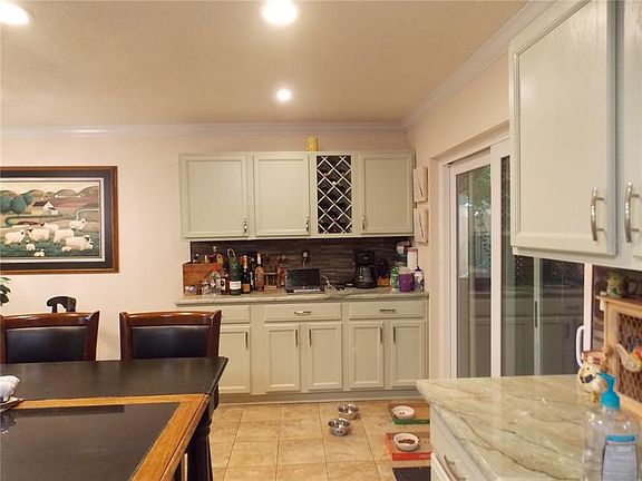 4th image of 1166 Brook Dr W