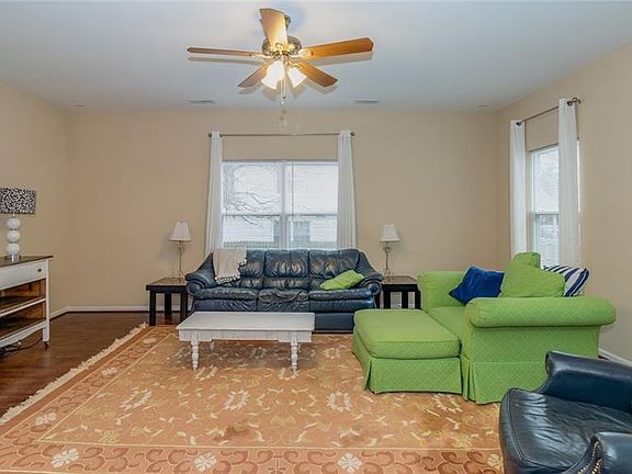 5th image of 3609 Debree Ave