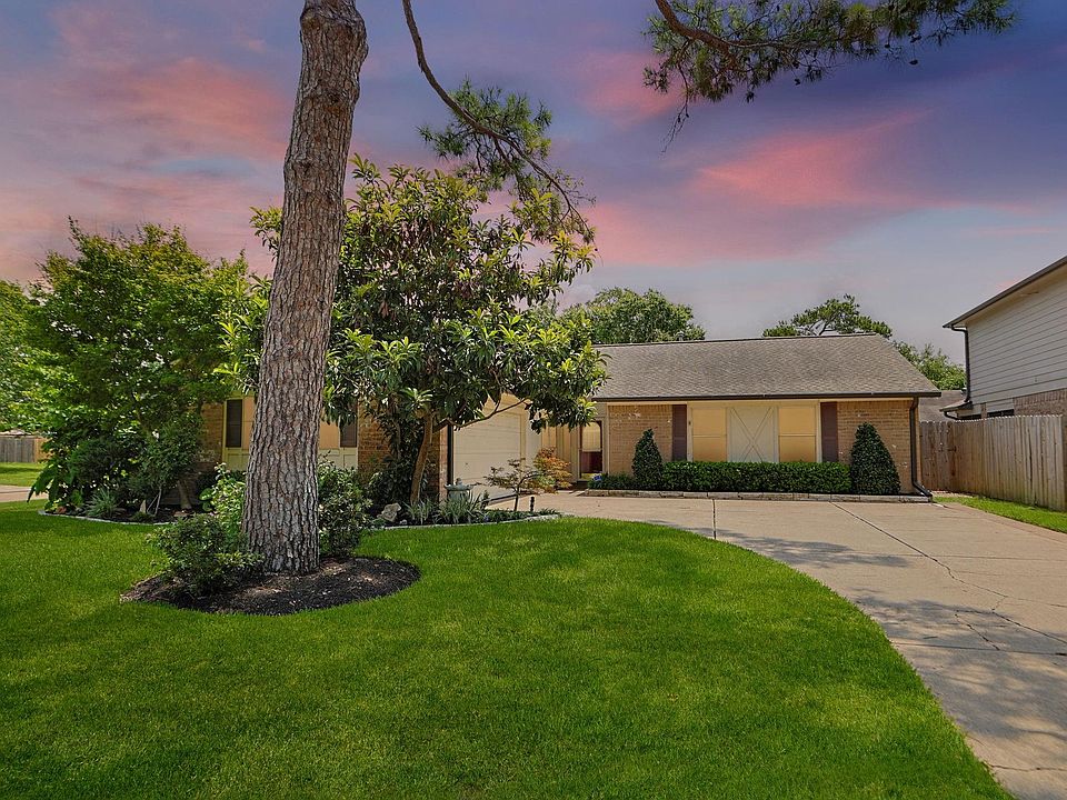 1st image of 8638 Lake Crystal Dr