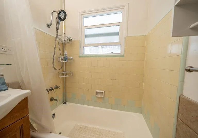 1152 E 2nd St #9 — Photo 10